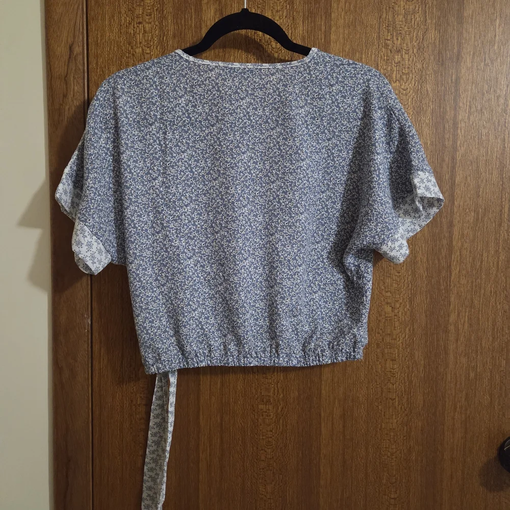 Blue Patterned Flower Wrap Blouse - Picture 2 of 2